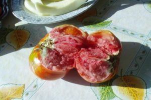 Beskrivelse af tomatsorten Hovedkaliber f1 og dens egenskaber