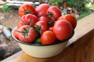 Salamura ve koruma için en iyi domates çeşidi nasıl seçilir