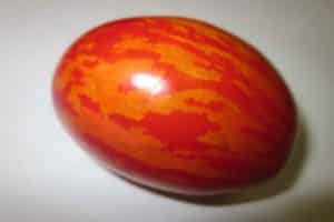 Característiques i descripció de l'ou de Pasqua de la varietat de tomàquet