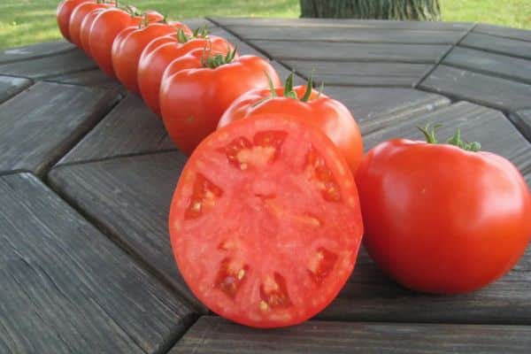Sliced ​​tomato