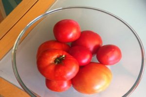 Vasilina domates çeşidinin tanımı, özellikleri ve yetiştiriciliği