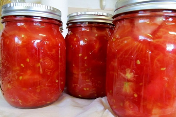 purkitettu tomaatti