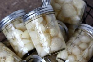 How to properly dry garlic at home after digging it up?