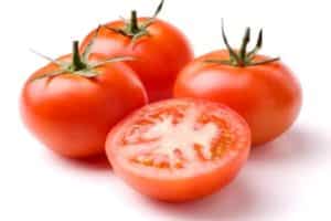 Descripción de la variedad de tomate Jewel, sus características y productividad.