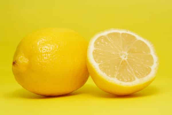 sliced ​​lemon