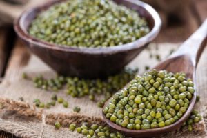 Popis, výhody a poškodenie malých zelených fazúľ Mash (Golden)