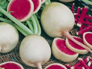Opis reďkovky melónu, užitočné vlastnosti a poškodenie