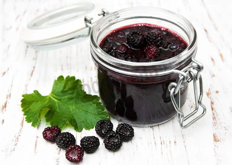blackberry jelly in a jar