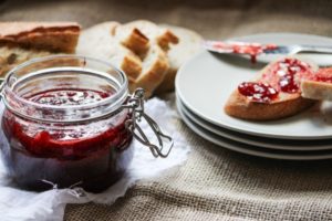 A simple recipe for making strawberry jam for the winter