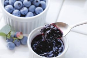 A simple recipe for making blueberry jam for the winter