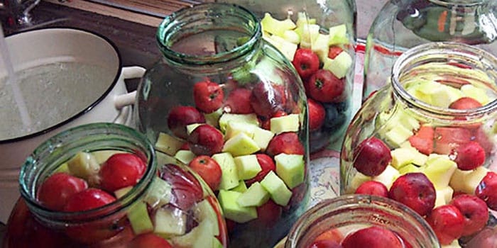 apples in a jar