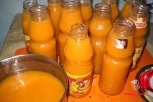 Vienkārša aprikožu sulas ar mīkstumu recepte ziemai mājās