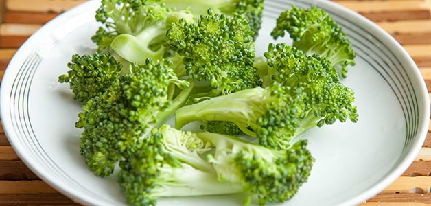bir tabakta brokoli