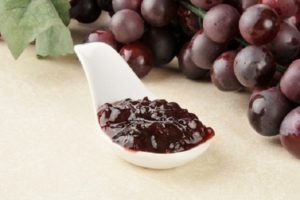 Ricetta passo passo per preparare la marmellata d'uva per l'inverno
