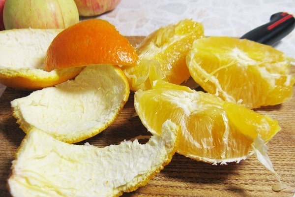 Orangen einschenken