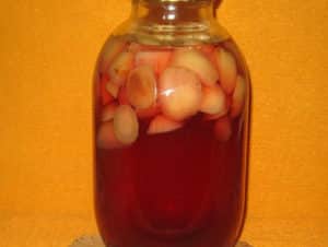 Yksinkertainen resepti omena- ja kirsikkakompotin valmistamiseksi talveksi