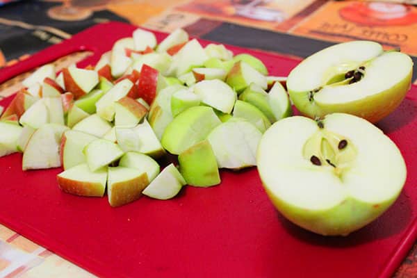 κόψτε τα μήλα