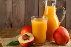 Vienkārša persiku sulas recepte ziemai mājās