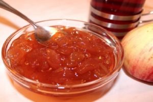 Una ricetta semplice per preparare la marmellata di mele a casa per l'inverno