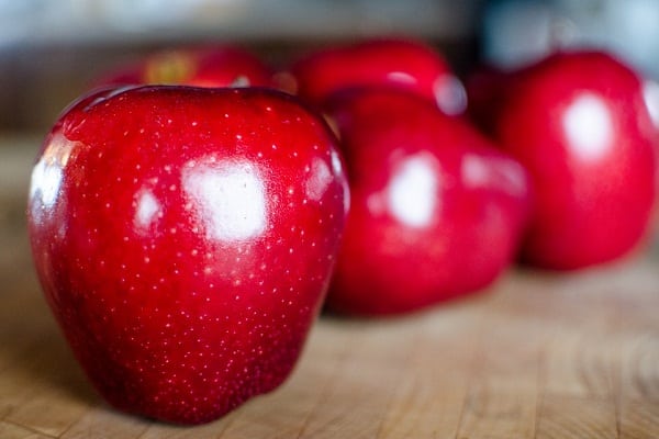 تفاح أحمر كبير