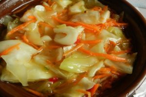 Một công thức đơn giản để làm ngay món bắp cải ngâm với củ cải cho mùa đông