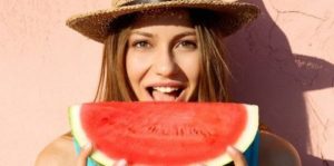 Schade en voordelen van watermeloen voor de gezondheid van vrouwen, mannen en kinderen, eigenschappen en calorieën