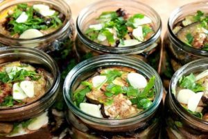 Recetas instantáneas de berenjenas saladas para el invierno con y sin relleno en casa paso a paso