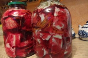 A tíz legfontosabb azonnali recept a savanyú vörös káposztára szeletben a télre