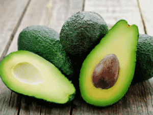 De voor- en nadelen van avocado's, consumptiecijfers voor vrouwen en mannen, eigenschappen en samenstelling