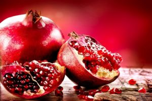 The benefits and harms of pomegranate for human health and methods of eating the fruit and seeds