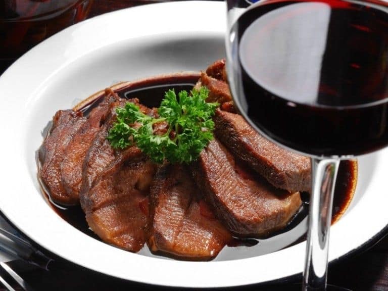 Kalfsvlees in rode wijn