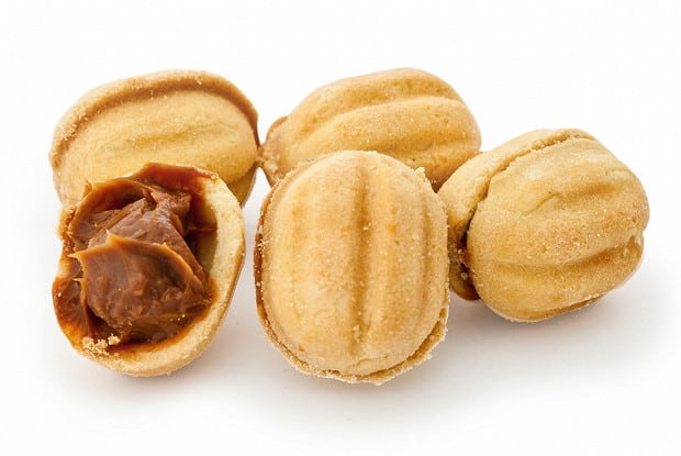 Evästeet pähkinät ja maitotiiviste