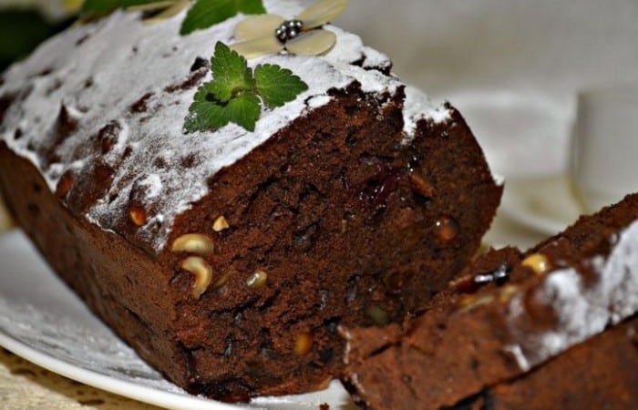 Csokoládé muffin mogyoróval és mazsolával