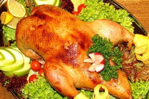 TOP 15 jednoduchých a chutných receptov na varenie kačice v rúre, aby bola šťavnatá a mäkká