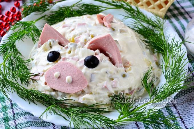 Salade recept Nieuwjaarssymbool in de vorm van een varken
