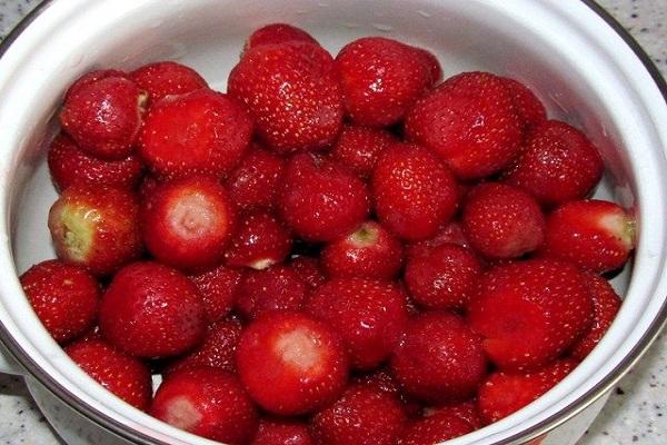 jordbær i en skål