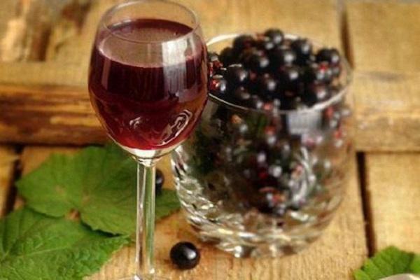 vaisių vynas