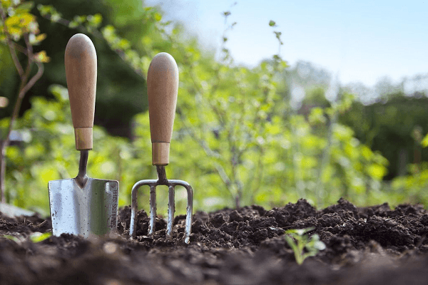 strumenti da giardinaggio
