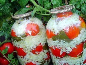 TOP 10 recepten voor tomaten in blik met kool in potten voor de winter