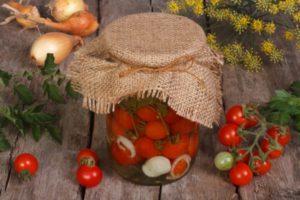 Kış için maydanozlu domates turşusu için en iyi 3 tarif