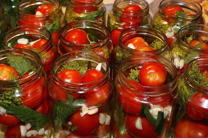 tomatoes with pepper