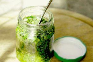 4 recipes for pickling green onions for the winter in jars