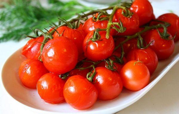 Jälkiruoka tomaatit