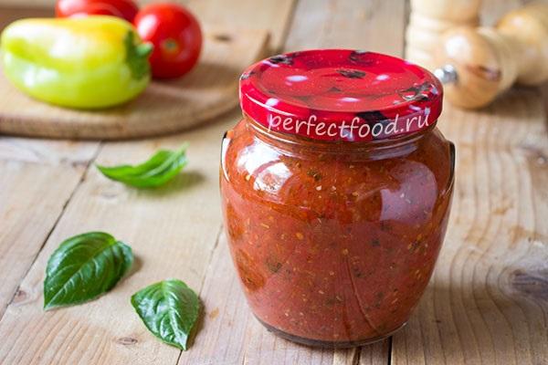 Pangunahing 17 mga recipe para sa tomato tomato sauce sa bahay para sa taglamig