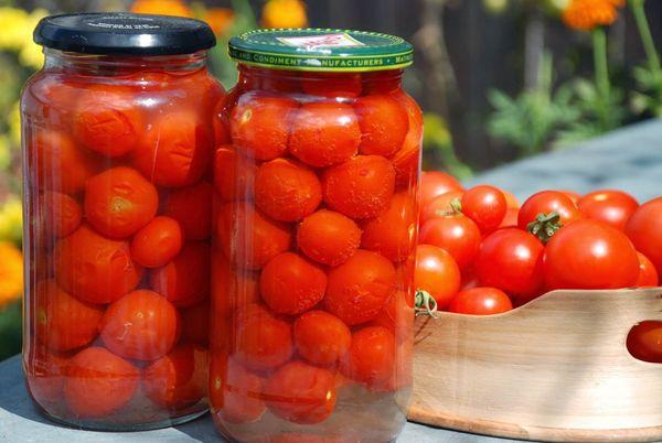blikjes met tomaten