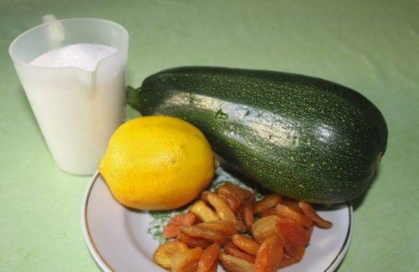 zucchini na may pinatuyong mga aprikot
