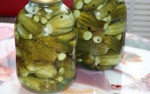 Fyra steg-för-steg-recept för farmors krispiga pickles för vintern