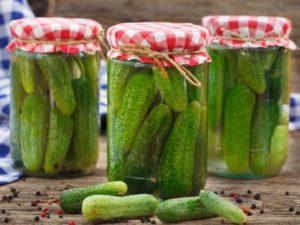 TOP 12 recepten voor het zouten van knapperige en heerlijke komkommers voor de winter