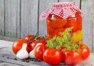 TOP 8 yksinkertaista ja herkullista reseptiä tomaattien maustamiseen talvella makealla tavalla