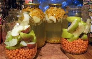 4 parasta reseptiä omena- ja tyrnikkokompotin valmistamiseksi talveksi